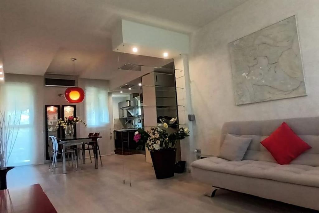 Appartamento Incantevole Con Parcheggio Gratuito Florens Exteriör bild